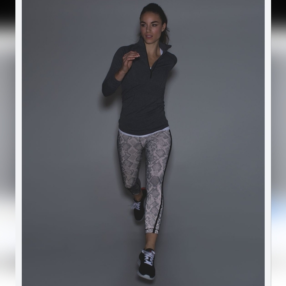 RARE Lululemon Pace Tight(Luxtreme)  Lights Out Black/Ravish Reptile Silver 12 - Picture 2 of 15